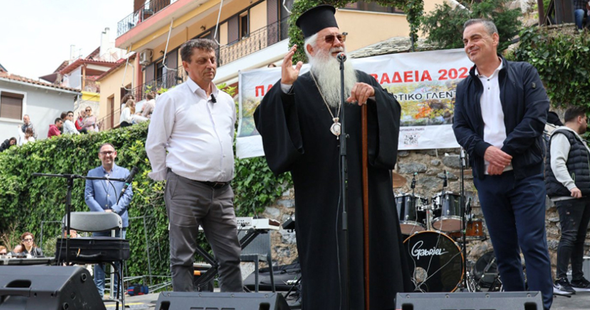 Με ιδιαίτερα μεγάλη συμμετοχή κόσμου έγινε στη Λιβαδειά το παραδοσιακό Ρουμελιώτικο Πάσχα (Φωτογραφίες)