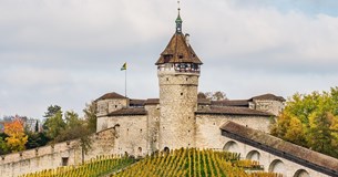 Μια κοινωνία από τα πάνω προς τα κάτω