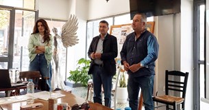 Ο Δήμαρχος Λοκρών στα ΚΑΠΗ Αταλάντης για τον Κόμβο Ψηφιακής Ενδυνάμωσης Ηλικιωμένων