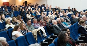 Στο κατάμεστο Συνεδριακό Κέντρο Θήβας η εκδήλωση για το ντοκιμαντέρ της ΕΡΤ3 «Πόλεις» στη Θήβα