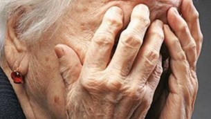 Λαμία: Ανήλικος Ρομά επιτέθηκε σε ηλικιωμένη και της άρπαξε έναν σταυρό από τον λαιμό