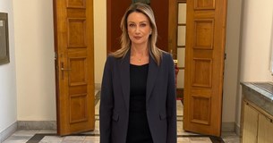 Σωρεία παρεμβάσεων στη Βουλή από την Κατερίνα Καζάνη για θέματα της Εύβοιας