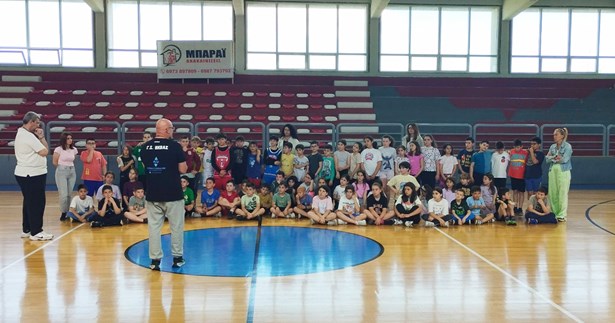 Μια μοναδική μπασκετική εμπειρία έζησαν μαθητές του 2ου Δημοτικού Θήβας