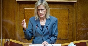 Γιώτα Πούλου: «Επείγουσα ανάγκη η μονιμοποίηση των εργαζομένων στις κοινωνικές δομές των Δήμων»