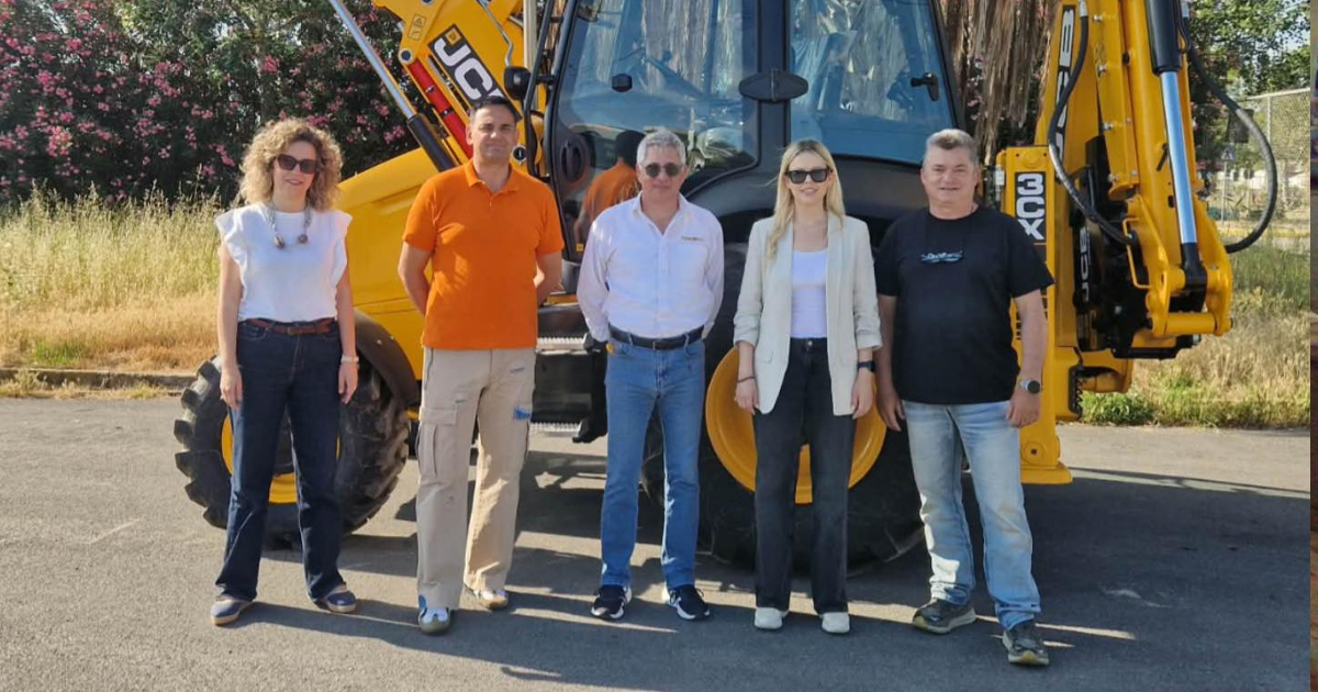 Νέο μηχάνημα JCB απέκτησε η Δ.Ε.Υ.Α.Χ.