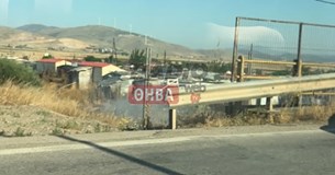 Συνεχίζονται οι καύσεις σκουπιδιών πάνω στις ράγες των τραίνων στη Θήβα