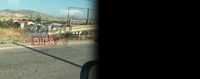 Συνεχίζονται οι καύσεις σκουπιδιών πάνω στις ράγες των τραίνων στη Θήβα