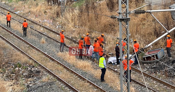 Συνεχίζονται για δεύτερη ημέρα οι δράσεις καθαρισμού στις γραμμές του ΟΣΕ στον καταυλισμό Ρομά της Θήβας