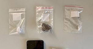 Τον συνέλαβαν στη Λαμία με μαχαίρι και ναρκωτικά