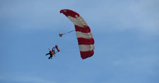 Από τους αιθέρες στη θηβαϊκή γη : Cultural Skydiving 2026
