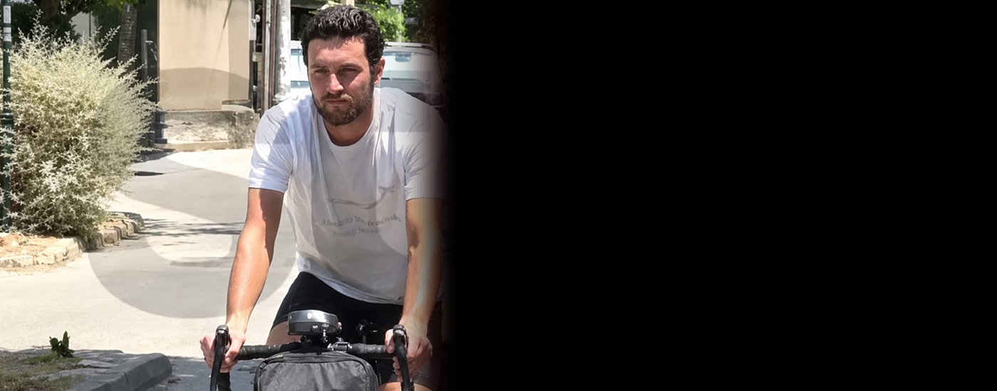 Από τη Θήβα στο Μενίδι ο εφιάλτης Γάλλου ποδηλάτη - Του έκλεψαν όλο τον εξοπλισμό και το GPS τον οδήγησε σε καταυλισμό Ρομά 