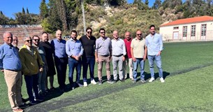 «Έπεσαν» οι υπογραφές για τον χλοοτάπητα και την επισκευή του γηπέδου ποδοσφαίρου στο Λύκειο - Γυμνάσιο Κύμης