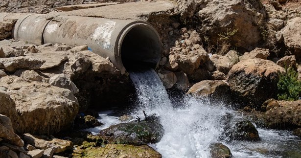 ΥΠΕΝ: Επιδότηση έως 1.300 ευρώ για σύνδεση ακινήτων με το δίκτυο αποχέτευσης