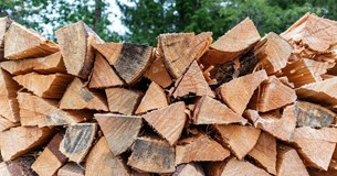 Έκλεψε μισό τόνο ξύλα από αυλή στη Χαλκίδα