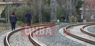 Θρήνος στη Θήβα: Τραίνο παρέσυρε και σκότωσε 55χρονο (Εικόνες-Βίντεο)