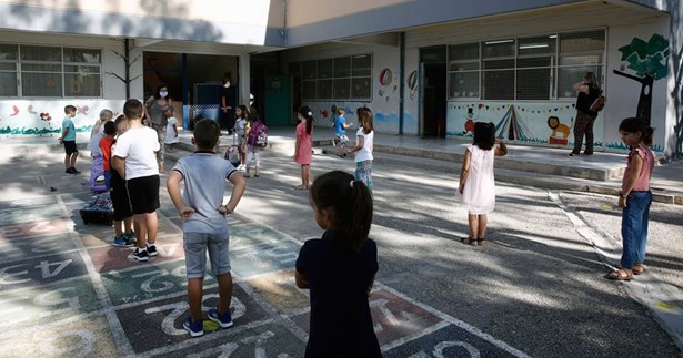 Η Νεολαία ΣΥΡΙΖΑ Λιβαδειάς στηλιτεύει την κυβέρνηση για το άνοιγμα των σχολείων