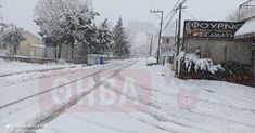 Υψηλή χιονόπτωση στα Δερβενοχώρια - Ανοιχτοί παραμένουν οι δρόμοι