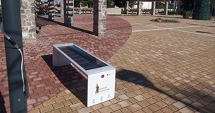 «Έξυπνα» ηλιακά παγκάκια αποκτά ο Δήμος Τανάγρας