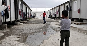 ΚΚΕ Θήβας: «Να μπει τέλος στο έγκλημα του εγκλωβισμού προσφύγων και μεταναστών στην Ελλάδα»