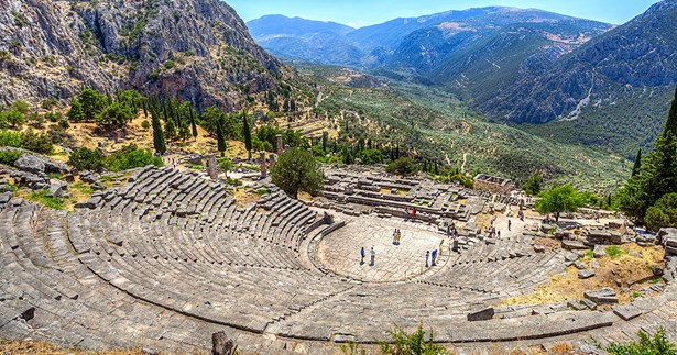 Γιώτα Πούλου: Να προχωρήσει άμεσα το έργο αποκατάστασης του Αρχαίου Θεάτρου Δελφών!