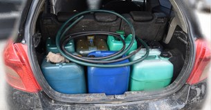 Συνελήφθη ημεδαπή για κλοπή 800 λίτρων πετρελαίου από οχήματα στη Λιβαδειά