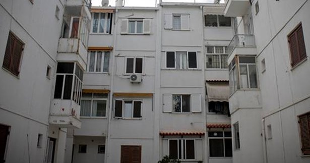 Έντονες αντιδράσεις από τον πολιτικό χώρο για τις εργατικές κατοικίες στη Θήβα